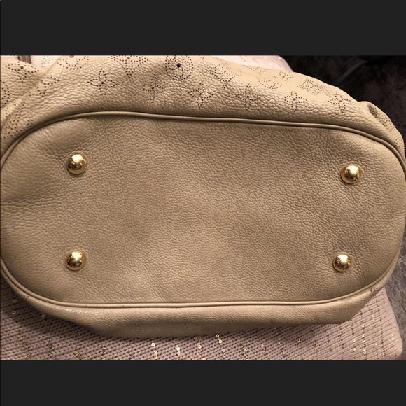 Louis Vuitton Mahina bag - Picture 10 of 16